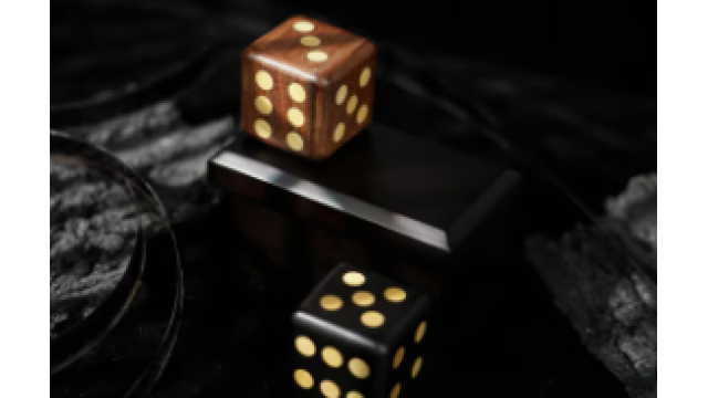 Hearken Dice by Tcc & Classicho